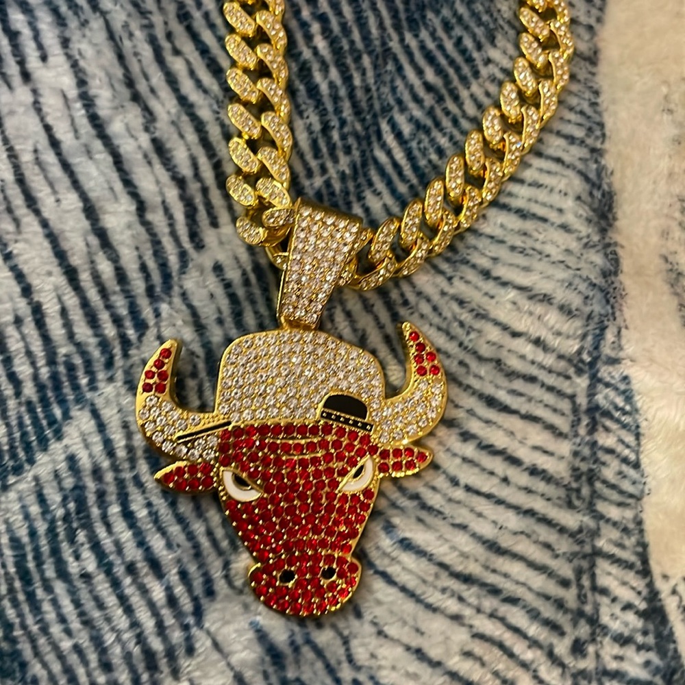 Good Cuban link Bulls chain